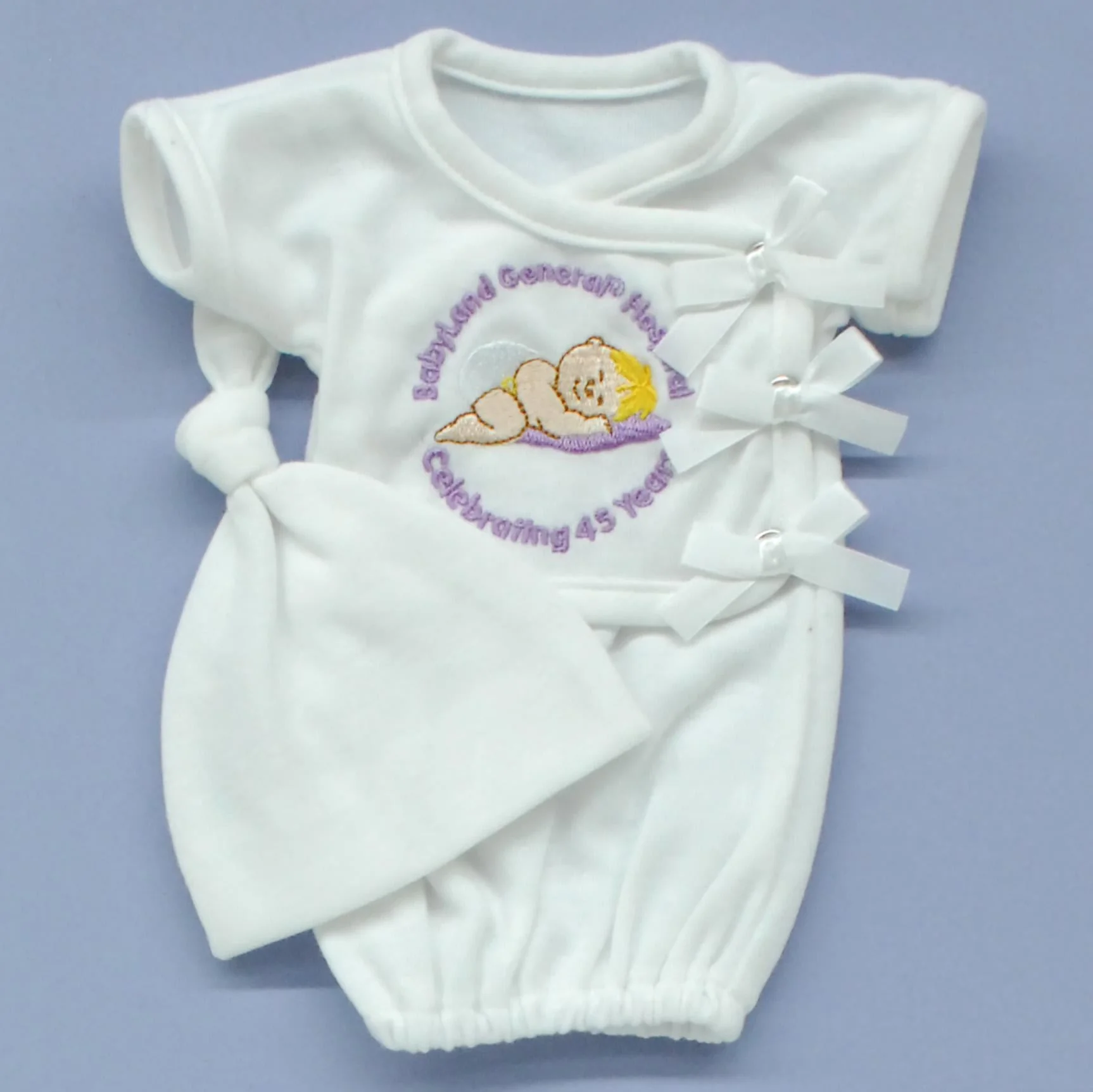 BLC Z9 Gown White 45 with Matching Hat Fits 9"